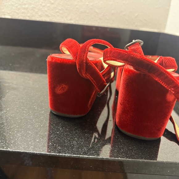 Prada red shoes worn once size 39 not in box - Picture 3 of 4